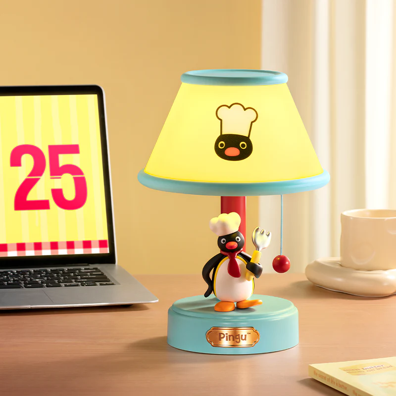 Pingu_Chef_Desk_Lamp_918_1-1.webp