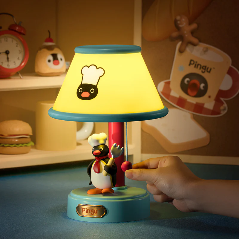 Pingu_Chef_Desk_Lamp_918_2-1.webp